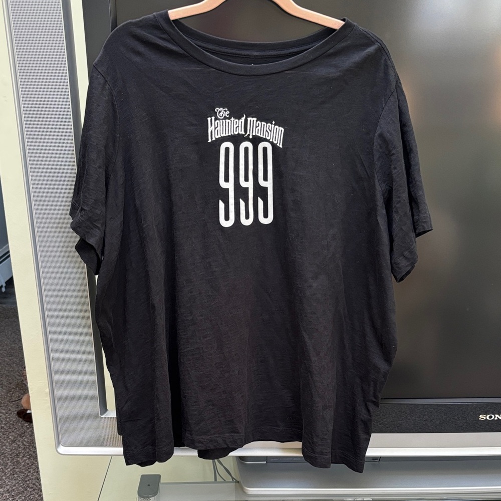 Disney Haunted Mansion Hitch Hiking Ghosts Tee Sz 1X - Picture 1 of 8